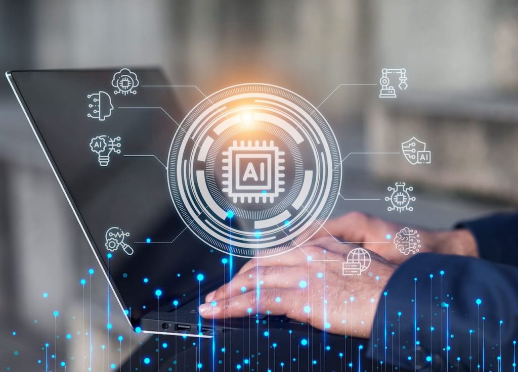 personne qui rédige du contenu avec l'intelligence artificielle